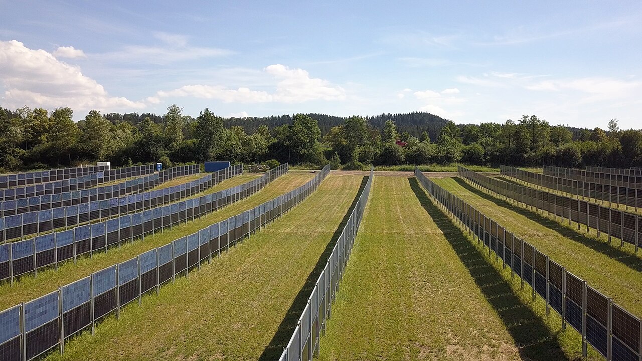 Parc agrivoltaic cu module verticale